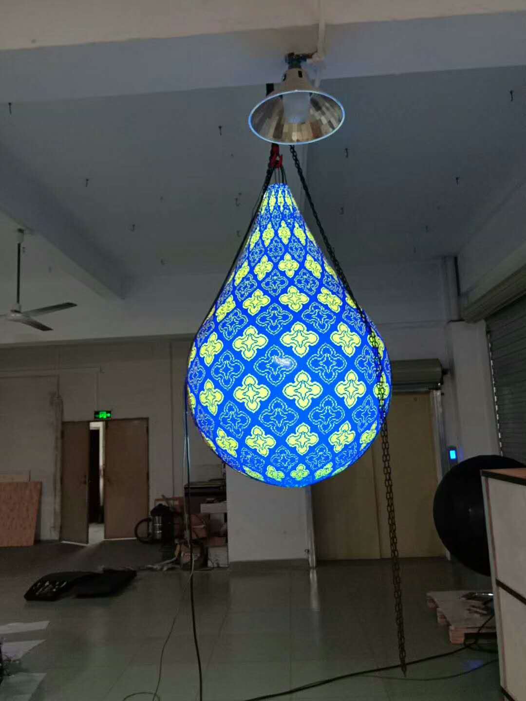 LED全彩異形屏_任意大小形狀定制_支持各種視頻圖片文字播放