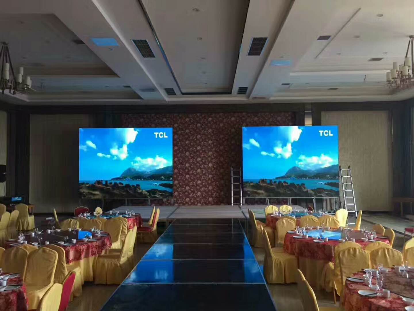 山東某酒店會議室2塊小屏安裝調試完畢