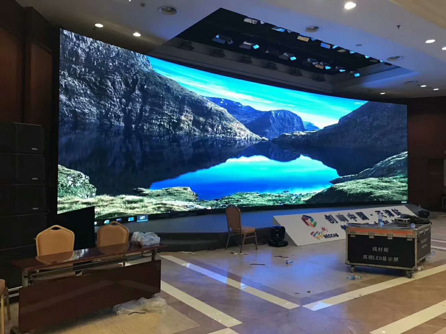 關于全彩LED電子顯示屏的顯示內容存儲與漢卡操作