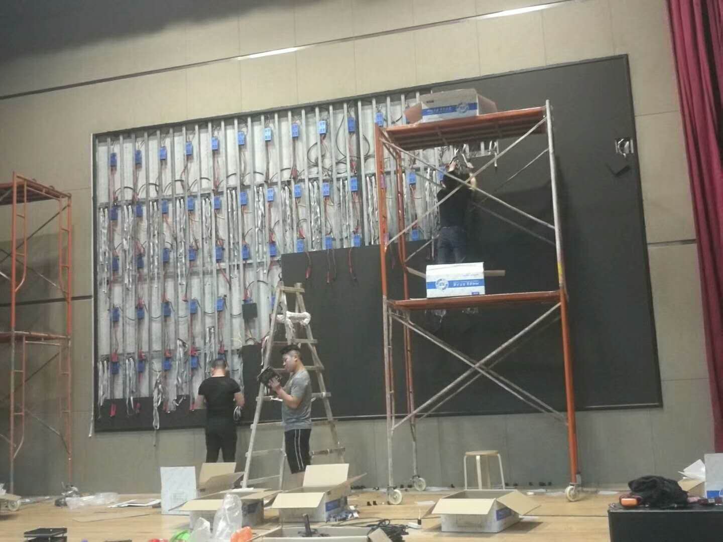 P3室內全彩LED顯示屏28平方施工現場