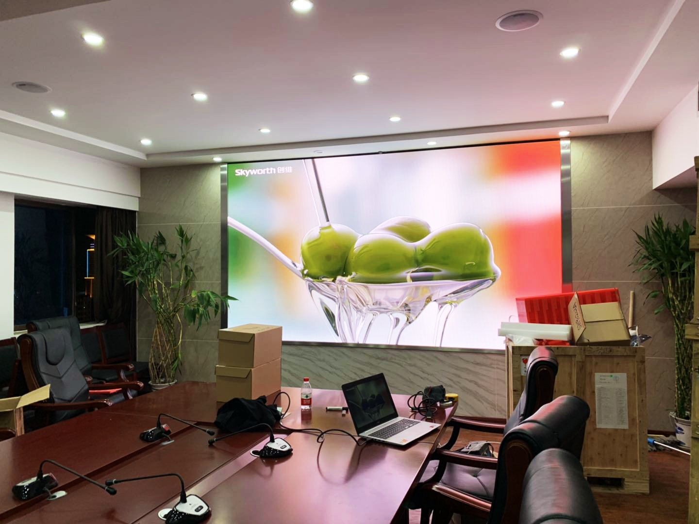 中鐵十四局室內P1.5小間距led全彩屏安裝案例