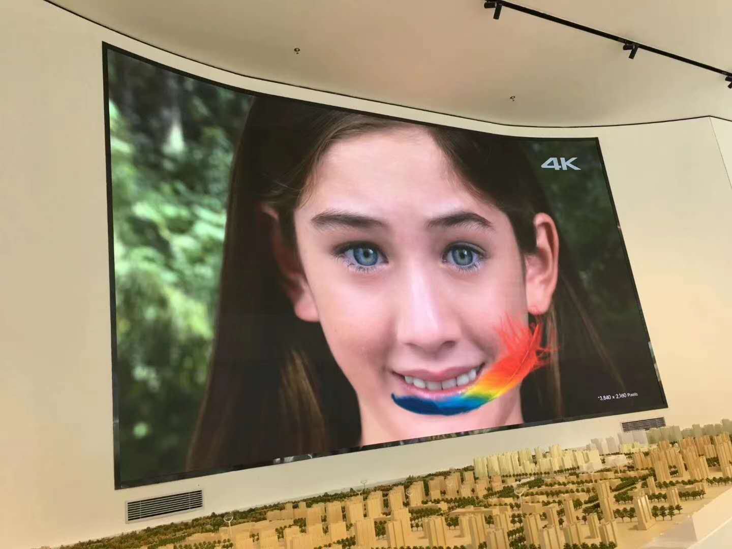 售樓處大廳全彩led電子顯示屏室內P2.0高清顯示案例