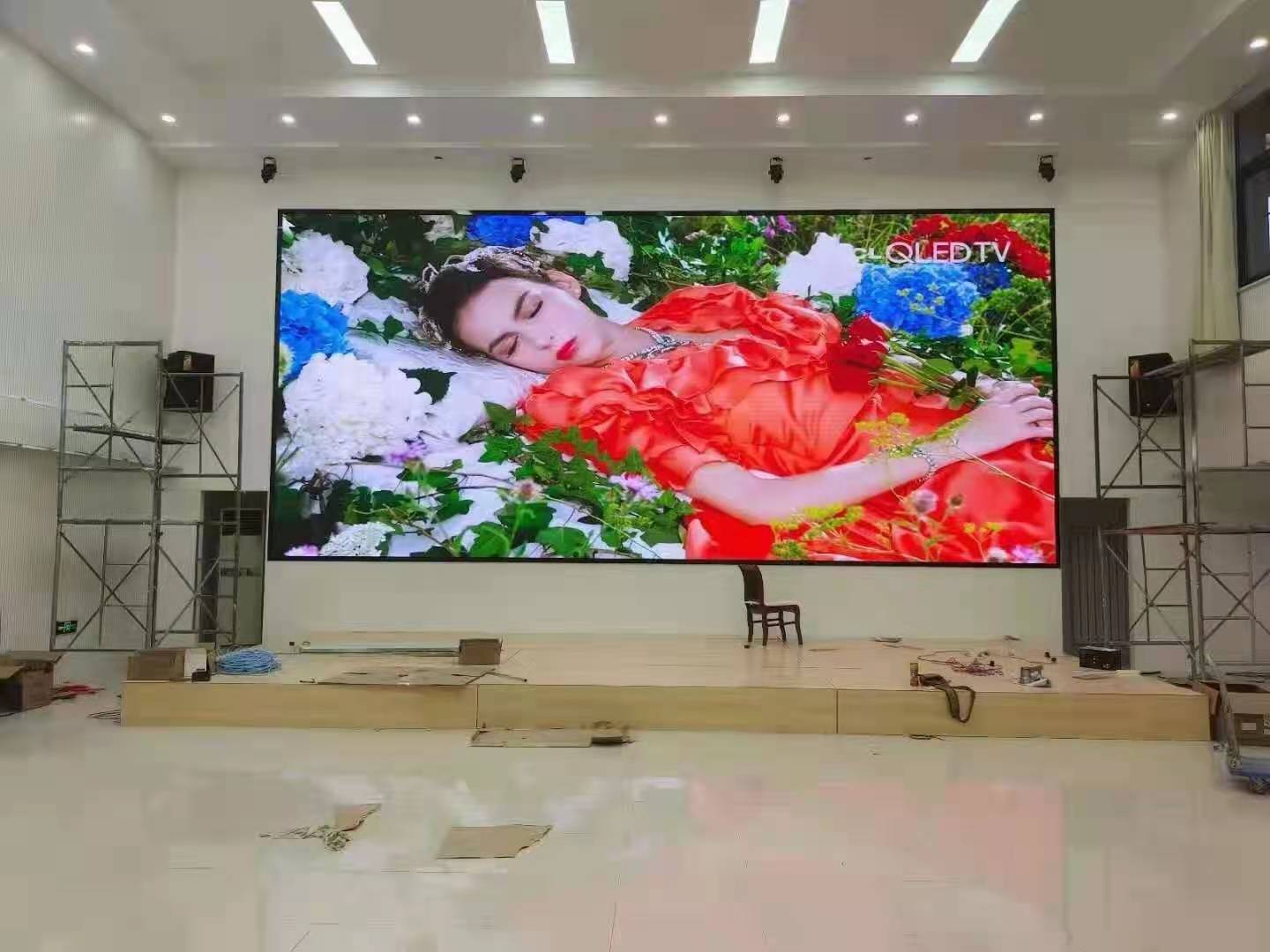 山東濰坊昌邑卜莊鎮中學室內P1.83小間距LED顯示屏案例