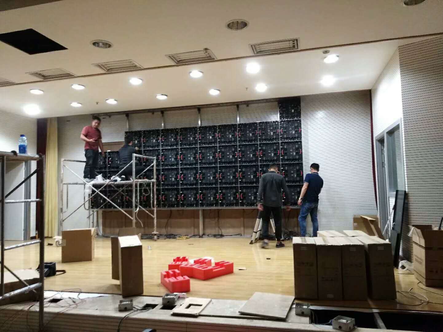 p1.875小間距LED顯示屏13平方正在施工